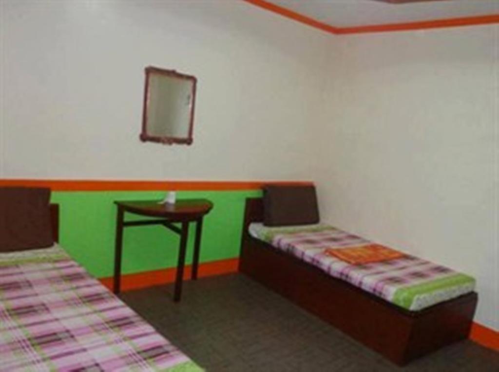 Np Festival Inn Kalibo Zimmer foto